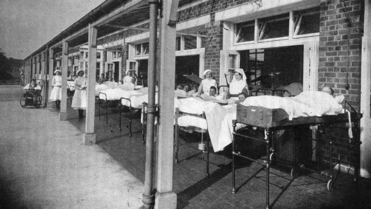 Patients enjoying the fresh air 60a 1200